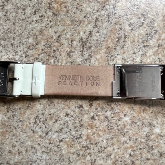 Kenneth Cole Reaction digital watch - Picture 6 of 8